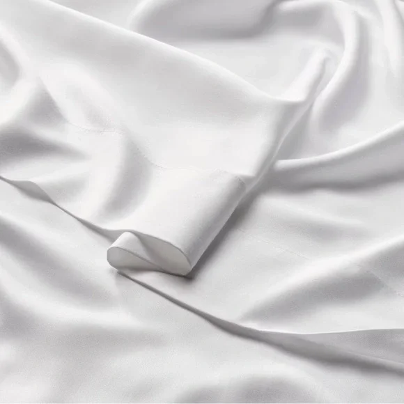 Luxurious White Bedding Set - Casaluna